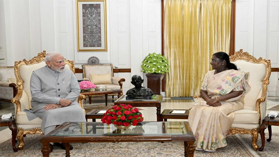 PM Modi Meet President Droupadi Murmu in Rashtrapati Bhavan