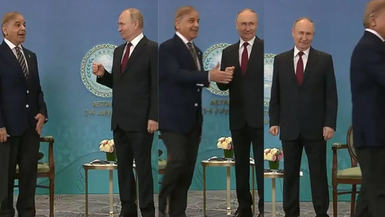 Pakistan PM Shehbaz Sharif Trolled for Behaving Desperate to Hand Shake with Russian President Vladimir Putin