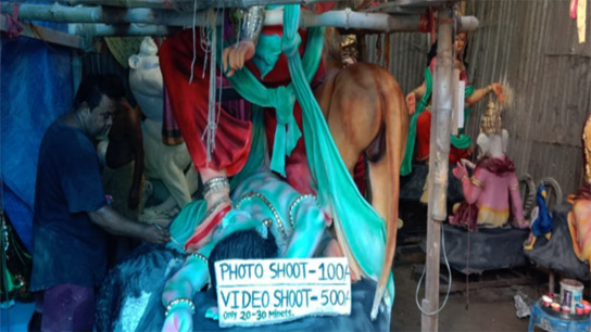 Kumortuli is like a shooting spot, 100 photos and 500 videos