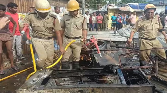 A massive fire broke out in three shops after a cylinder burst in the Chapadanga bus stand area of ​​Tarkeshwar, Hooghly