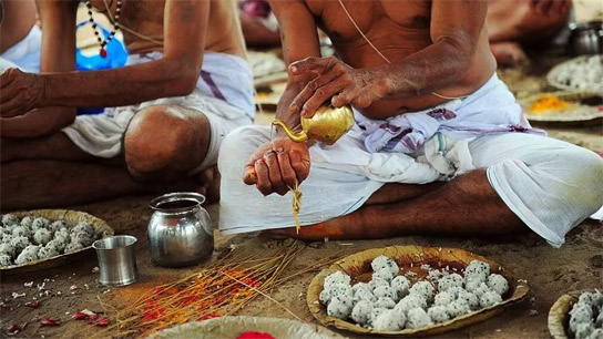 Bhavishya Purana says that as many sesame seeds are offered in the Mahalaya offering, so long will the ancestors live in heaven