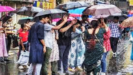 Heavy rains likely in Kolkata due to low pressure