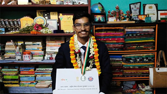 Anup Biswas, a resident of Binay More area of ​​Siliguri, has set a different example in every field from disaster management to environmental protection and social service