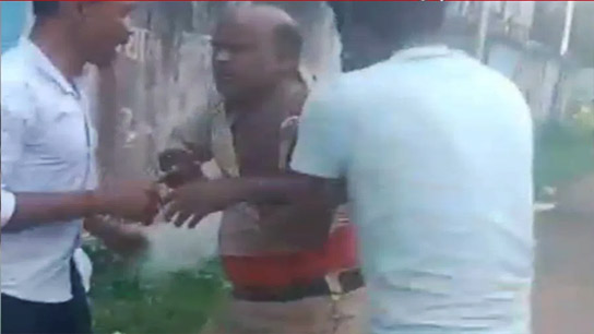 Child dies in hospital! Police beat up protestors near police station
