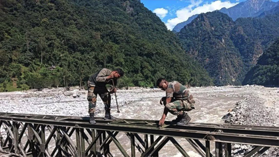 Indian Army started making temporary bridge in mirik north bengal
