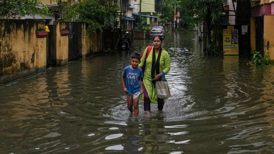 Intense thunderstorm and lightning accompanied with rain very likely to continue over Kolkata and some parts of South Bengal