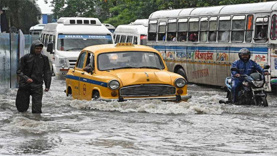 How much rain has fallen in which districts of Kolkata, what is the weather department saying