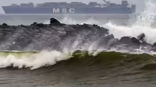 Cyclone Montha starts making landfall on Andhra coast! Wind speed reaches 100 kmph, heavy rains expected in four districts of Bengal