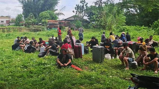 Arms smuggling gang including 11 Pakistanis arrested at Thailand-Myanmar border