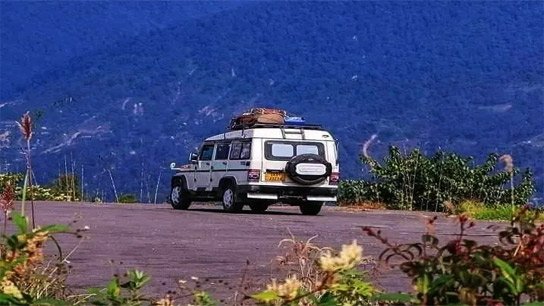 Allegations of beating, 'Gajowari' in the name of protest! Plains vehicles blocked on mountain roads