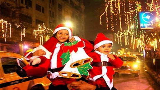 The entire Park Street area is ablaze with light; a crowd has gathered in Ellen Park