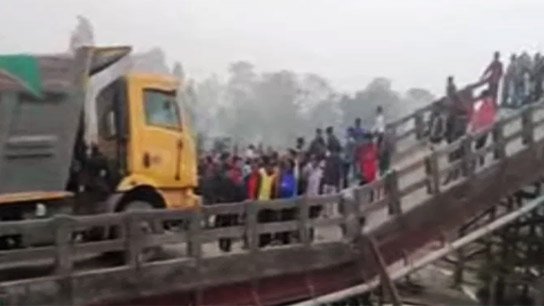 Bridge collapses in Shitalkuchi Lalbazar area of ​​Cooch Behar
