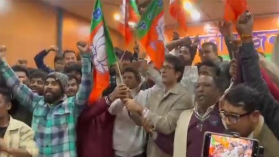 Siliguri is a city filled with chants of "Jai Shri Ram" and "Jai Maa Durga"! 350 Zen-G members join BJP
