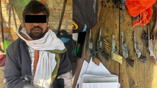 Police recovered arms from auto on kolkata road