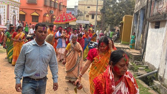 A 200-year-old tradition! The festival of colors returns after 5 days of chaos