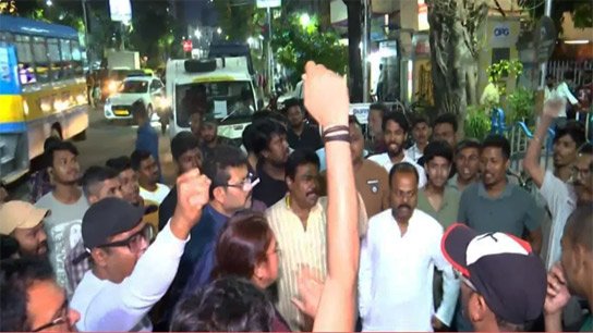 Allegations of tearing down all Trinamool banners and posters at Mamata's own center, huge tension in Chakraberia