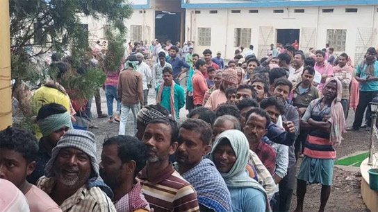 Potato farmers protest at Goghat, central force present