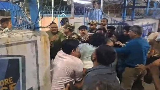 Battleground erupts at midnight before Modi's rally! Arjun Singh-Trinamool clash, fierce fighting ensues