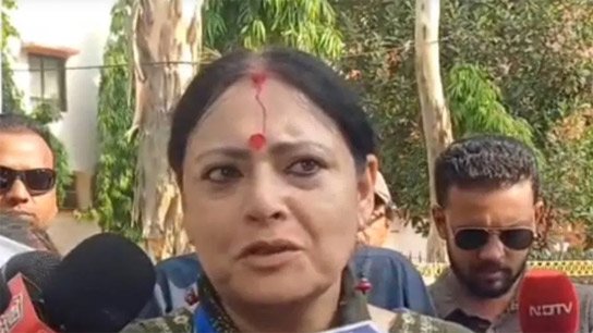 BJP candidate Agnimitra Paul has been raising allegations of load shedding since morning.