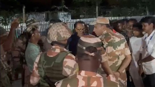 Tension in border town of Haldibari; Second EVM in car!