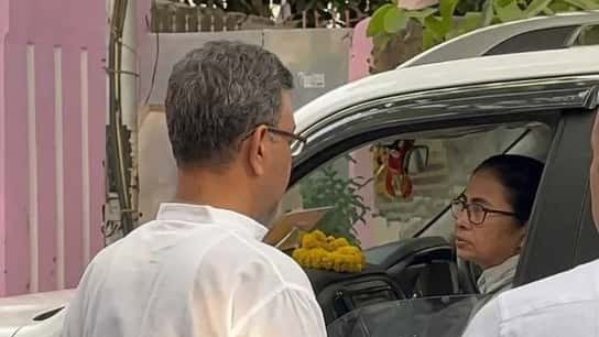 Mamata patrols booth to booth in Bhavanipur within an hour of the start of voting