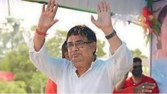 Lotus and son flee in ambulance as lotus blooms in Bengal