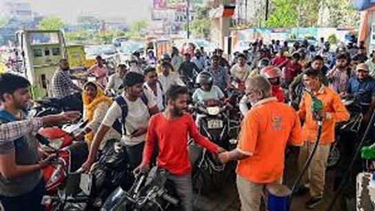 'Tank full' banned, only 2 liters available on bikes! Common people are suffering
