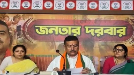 Ahead of the cabinet meeting, a 'people's court' was held in Salt Lake, with crowds of people gathering to express their grievances to the Chief Minister