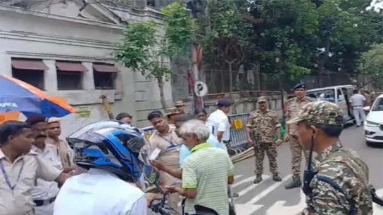 An ex-army car with BJP stickers was entered without any search