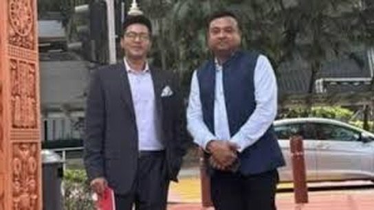 High Court denies anticipatory bail; arrest warrant issued against Sumit Roy