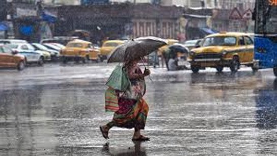 Today, a storm is coming with a speed of 40 to 50 kmph, accompanied by heavy rain,