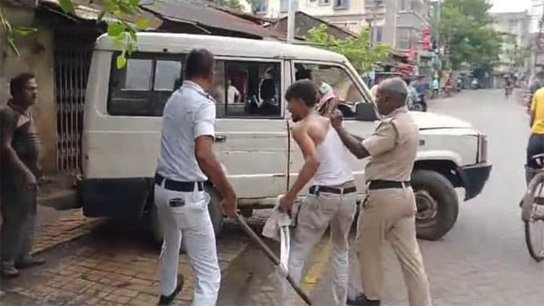 Riot and attempted extortion on a bus in Khirertola, Howrah