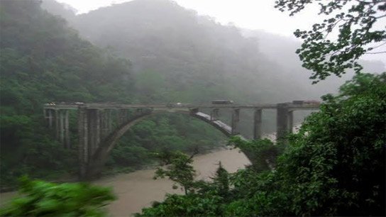 Screaming in the south; low pressure axis flees to North Bengal