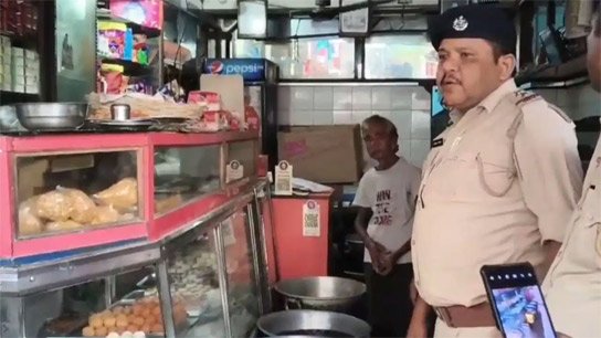 Palm oil and flies in food! Enforcement department's surprise raid on restaurants and hotels in Bankura