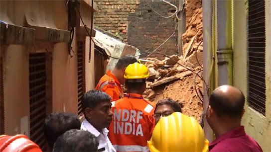 Disaster in Kolkata! Part of a three-storey building collapses on Jorabagan Brajdulal Street; one dead