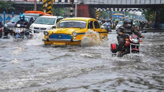 Heavy rain, strong winds in Kolkata, more rain forecast; situation becomes more active after noon