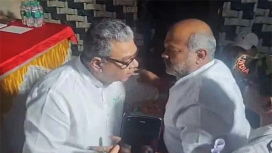 Padma MLA Piyush raises finger at Minister Sharadwat at Dum Dum Park regarding extortion and syndicate racketeering