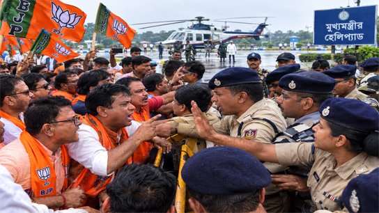 Tensions rise in front of Chief Minister's helipad; Police and BJP workers clash