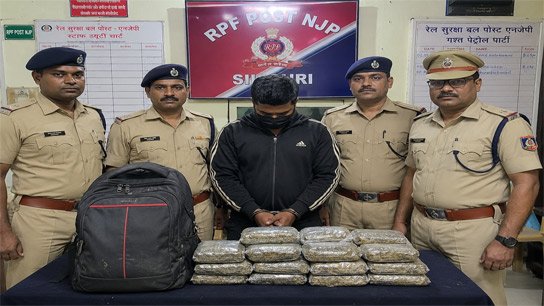RPF's big success in NJP; Ganja recovered from backpack, Bihar's notorious trafficker arrested