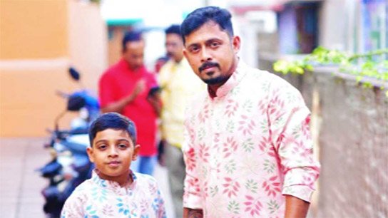চোরবাগানের দুর্ঘটনায় মৃত ছোট প্রাঞ্জলের সঙ্গে বাবা অনুকূল সরকার