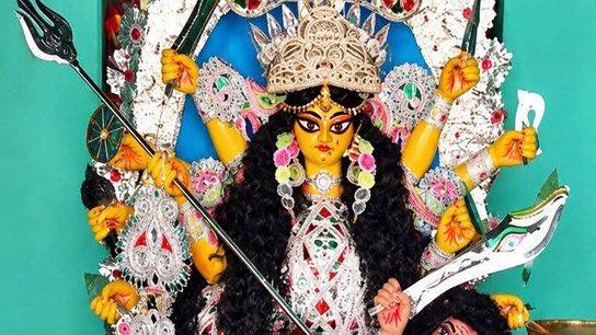 A handful of rice and a towel! A 12-year-old boy's strange Durga Puja in a poverty-stricken family who ran out of water to bring salt