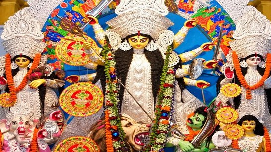 Playing with vermilion on Ashtami, mourning the memory of two hundred years of nobility! Historic Durga Puja at Sankrail Palbari in Howrah on the banks of the Ganges
