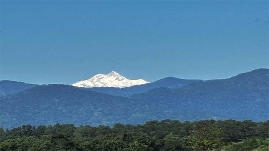 After Dhupguri, Banarhat and Murti are also home to the magic of the snowy Kanchenjunga! Tourists are filled with joy as they wake up